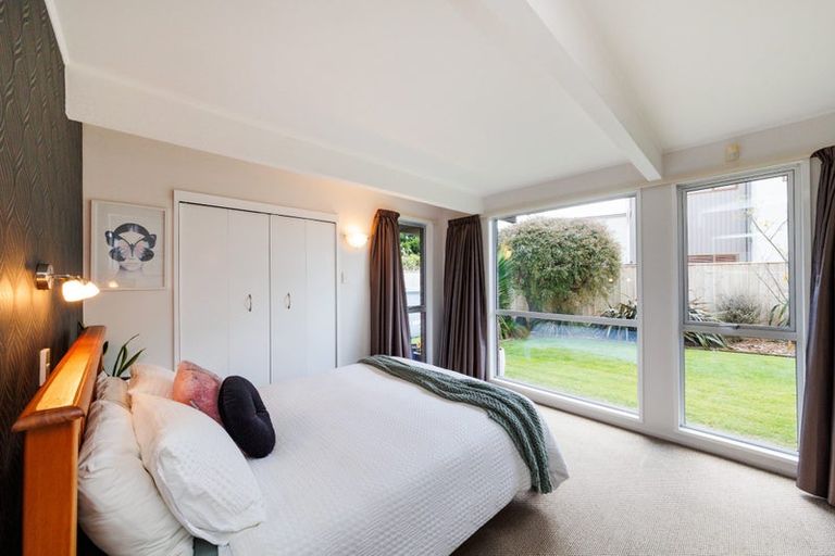 Photo of property in 15 Chilton Grove, Hokowhitu, Palmerston North, 4410