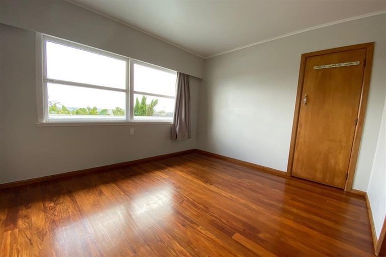 Photo of property in 150 Sunset Road, Unsworth Heights, Auckland, 0632