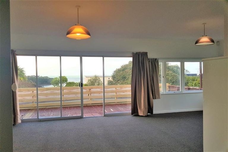 Photo of property in 15 Scarboro Terrace, Murrays Bay, Auckland, 0630