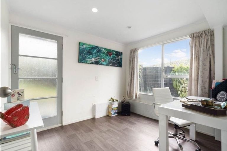 Photo of property in 43 Reynella Drive, Massey, Auckland, 0614