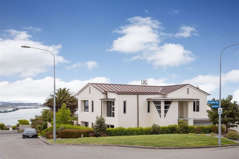 Photo of property in 32 Drayton Drive, Mount Pleasant, Christchurch, 8081