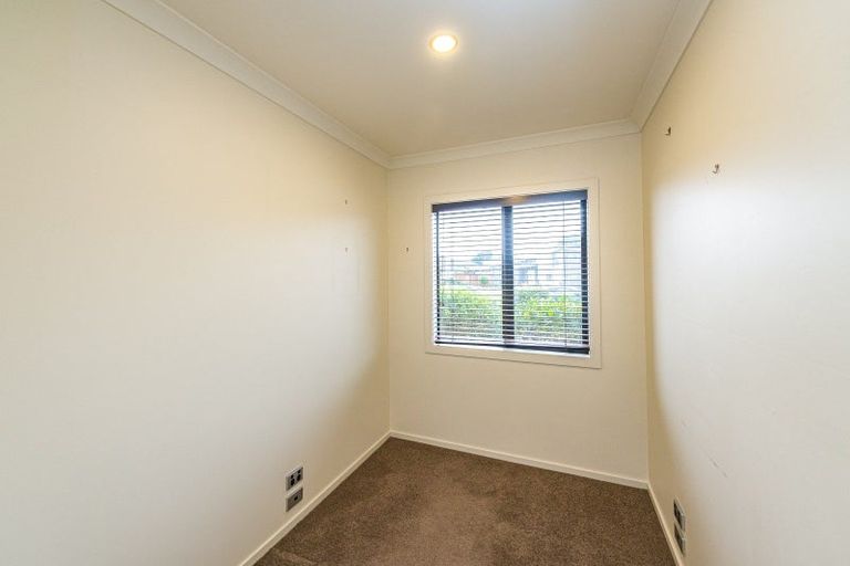 Photo of property in 1 Gilligan Close, College Estate, Whanganui, 4500