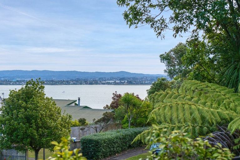 Photo of property in 92 Hadfield Street, Beach Haven, Auckland, 0626