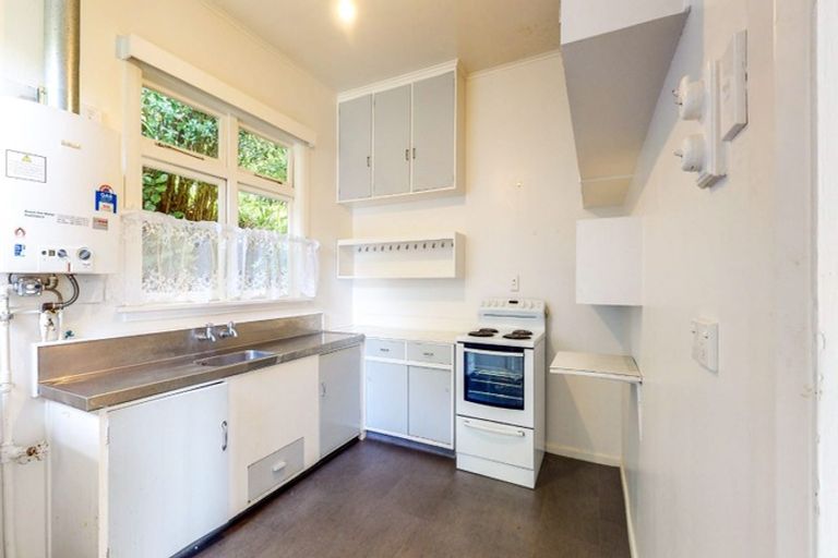 Photo of property in 16 Highbury Road, Highbury, Wellington, 6012