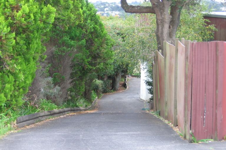 Photo of property in 346 Glenfield Road, Glenfield, Auckland, 0629