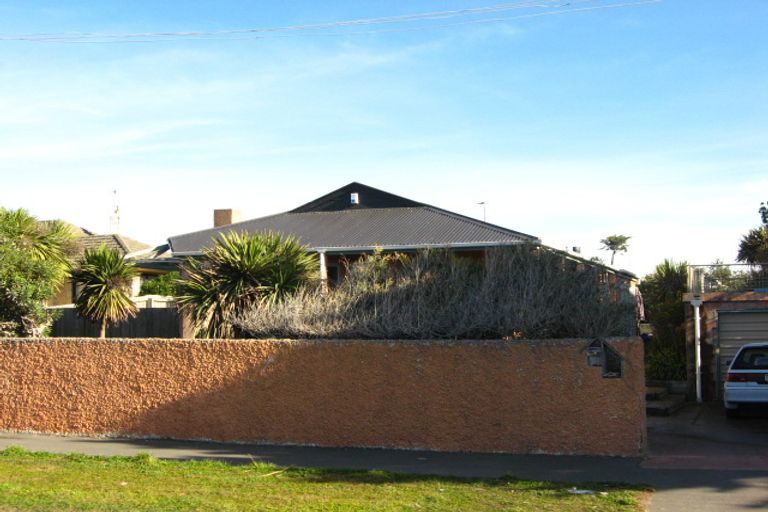 Photo of property in 332 Marine Parade, New Brighton, Christchurch, 8061