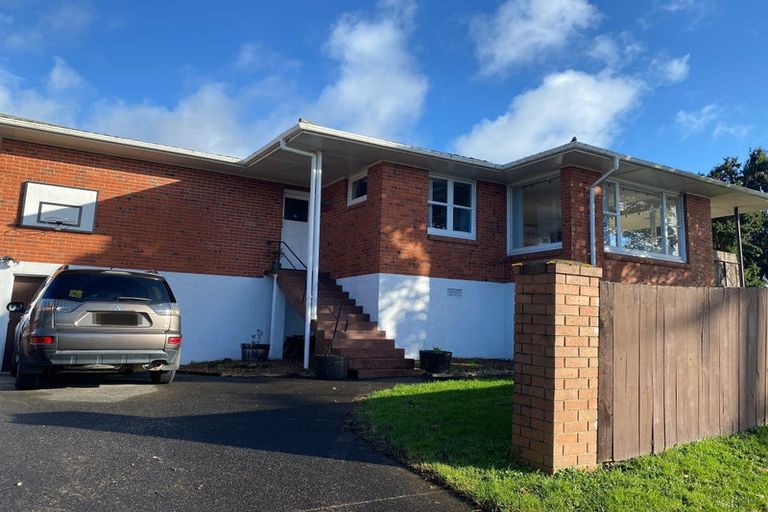 Photo of property in 90 Golf Road, New Lynn, Auckland, 0600