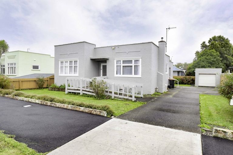Photo of property in 33 Rewa Street, Takaro, Palmerston North, 4412