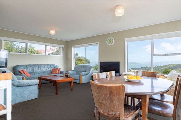 Photo of property in 5 Peach Tree Grove, Maungaraki, Lower Hutt, 5010