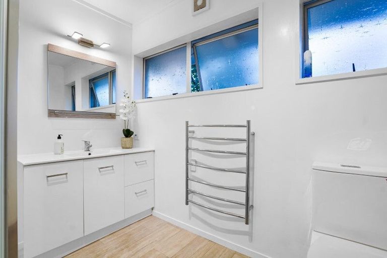 Photo of property in 1 Camellia Place, Hamilton Lake, Hamilton, 3204