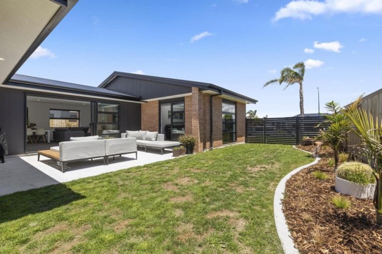 Photo of property in 97 The Boulevard, Papamoa Beach, Papamoa, 3118