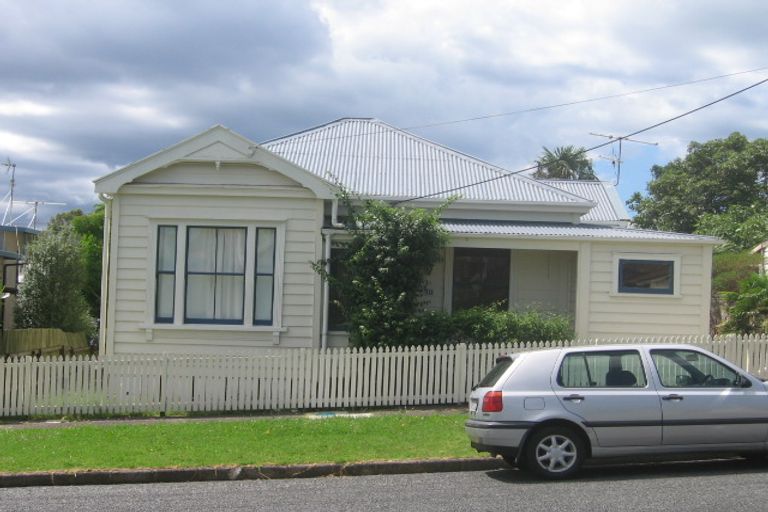 Photo of property in 30 Ewen Alison Avenue, Devonport, Auckland, 0624