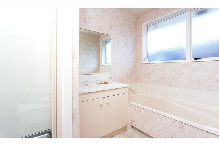 Photo of property in 2/96 Buchanans Road, Hei Hei, Christchurch, 8042