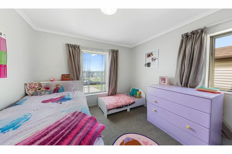 Photo of property in 22 Taiaapure Street, Weymouth, Auckland, 2103