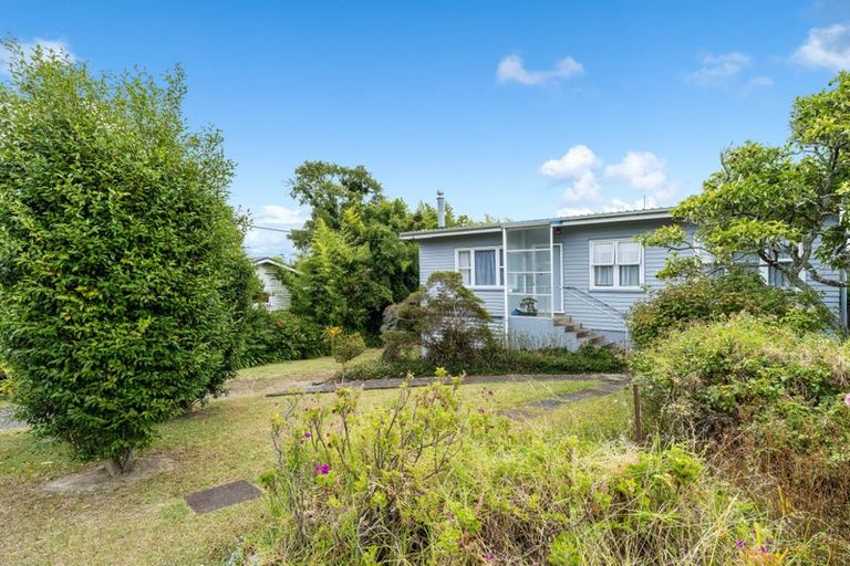 Photo of property in 64 Sylvan Crescent, Te Atatu South, Auckland, 0610