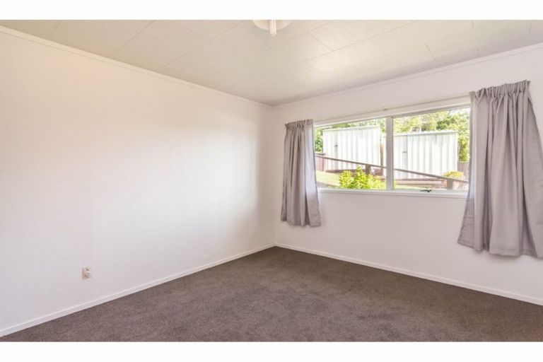 Photo of property in 23 Landow Place, Henderson, Auckland, 0612