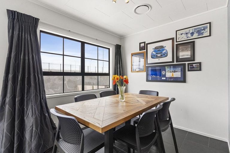 Photo of property in 19 Barbados Drive, Unsworth Heights, Auckland, 0632