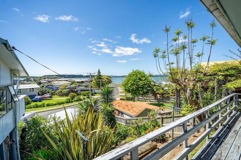 Photo of property in 13 Harbour View Road, Omokoroa, 3114