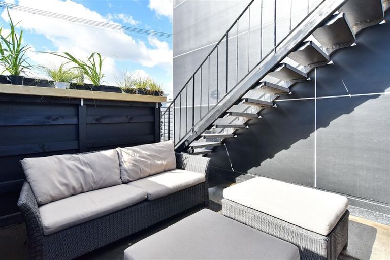 Photo of property in 2/27 Brockworth Place, Riccarton, Christchurch, 8011