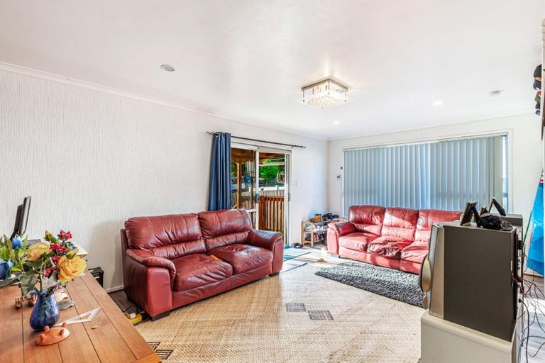 Photo of property in 28 Vina Place, Massey, Auckland, 0614