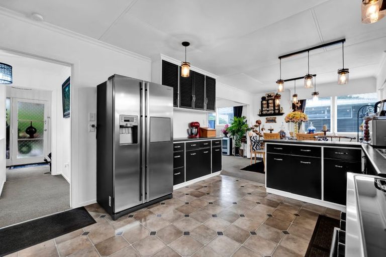 Photo of property in 19 Dives Avenue, Hawera, 4610