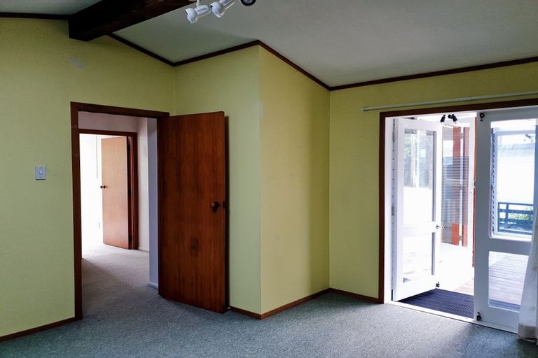 Photo of property in 211 Titirangi Road, Titirangi, Auckland, 0604