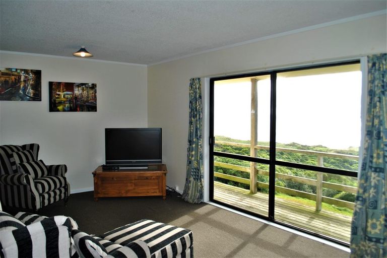 Photo of property in 15 Tikati View, Titahi Bay, Porirua, 5022