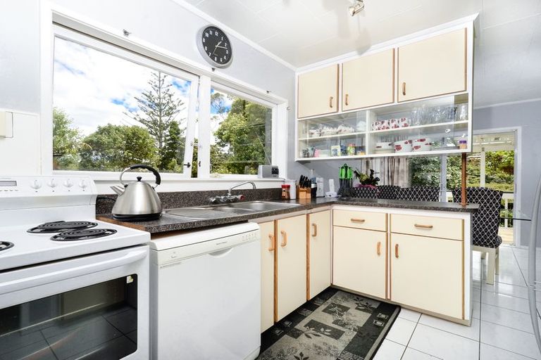 Photo of property in 93 Riverpark Crescent, Henderson, Auckland, 0610