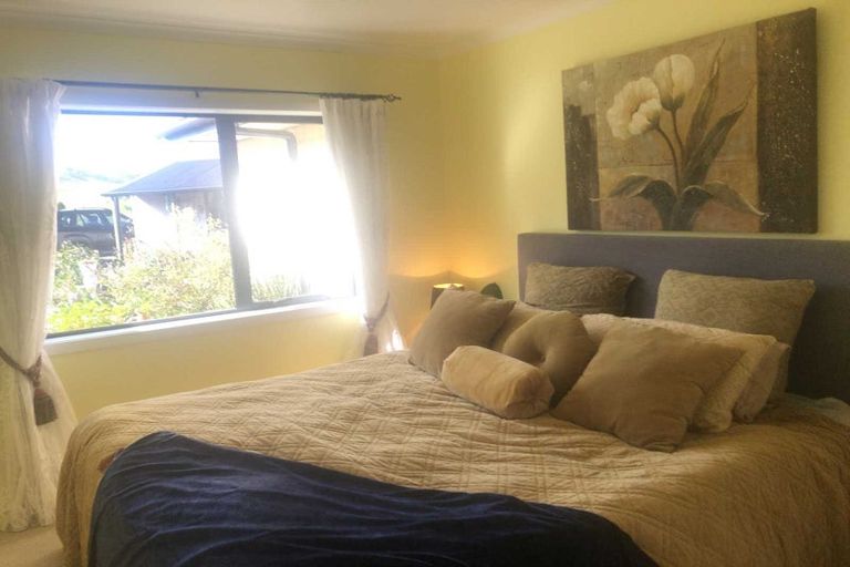 Photo of property in 2 Te Ara Karoiroa Road, Hurford, New Plymouth, 4374