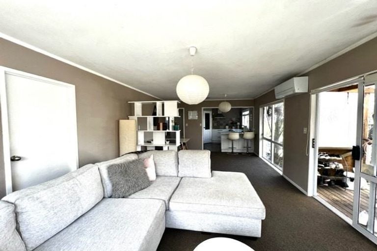 Photo of property in 1/41 Elizabeth Drive, West Harbour, Auckland, 0618