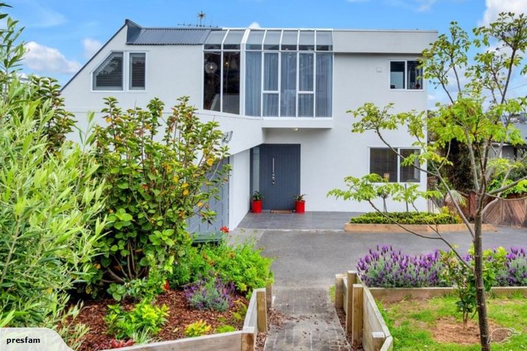 Photo of property in 1/15 Newhaven Terrace, Mairangi Bay, Auckland, 0630