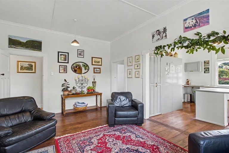 Photo of property in 10 Greenfield Street, Hector, 7822