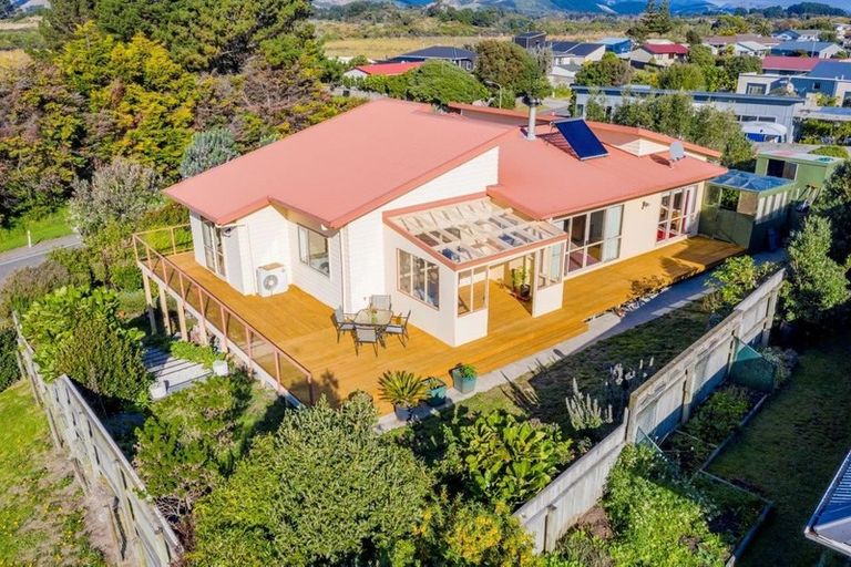 Photo of property in 39 Rutherford Drive, Waikanae Beach, Waikanae, 5036
