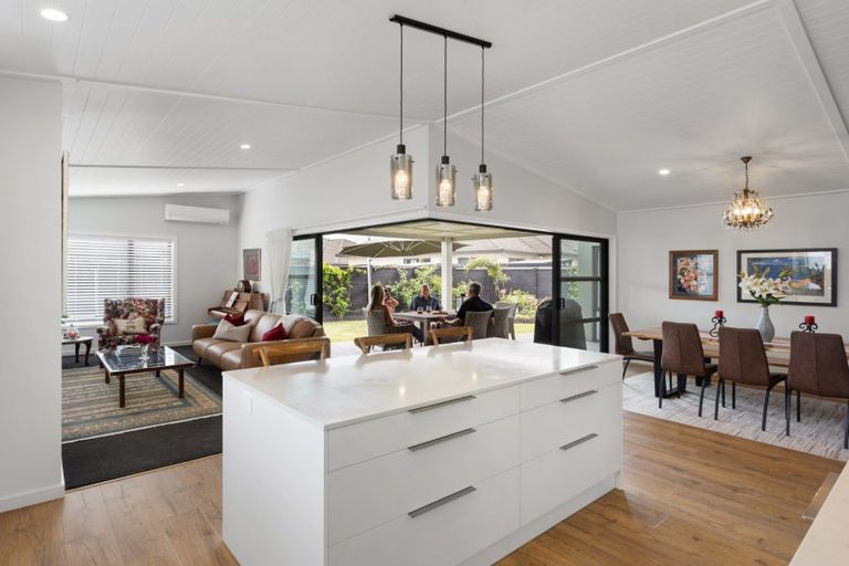 Photo of property in 1 Makura Drive, Papamoa Beach, Papamoa, 3118