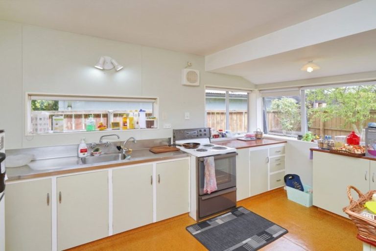 Photo of property in 2/23 Crofton Road, Harewood, Christchurch, 8051