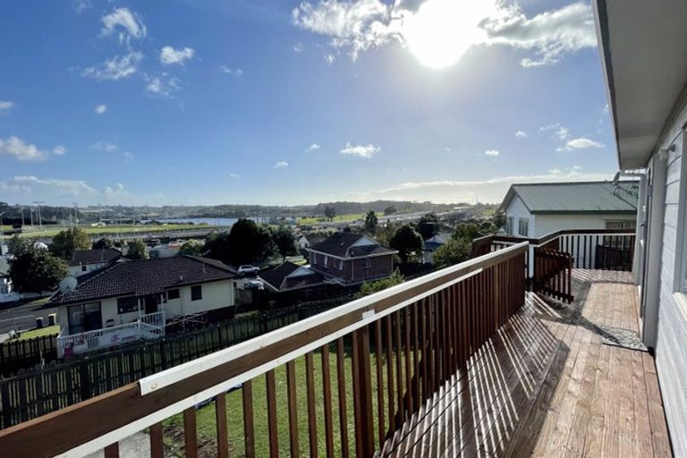 Photo of property in 1/42 Barbados Drive, Unsworth Heights, Auckland, 0632