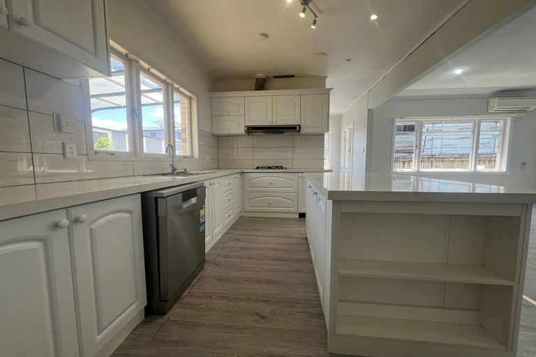 Photo of property in 48 Clevedon Road, Papakura, 2110