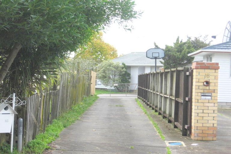 Photo of property in 16 Mandarin Place, Half Moon Bay, Auckland, 2012