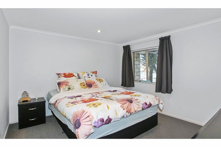 Photo of property in 24 Breaker Grove, Waiuku, 2123