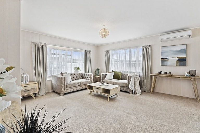 Photo of property in 15a Edward Avenue, Orewa, 0931