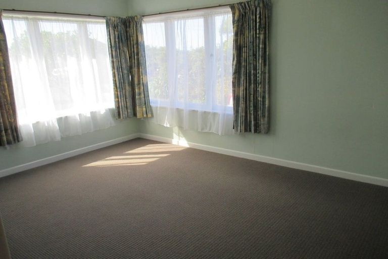 Photo of property in 82 Ocean View Road, Northcote, Auckland, 0627
