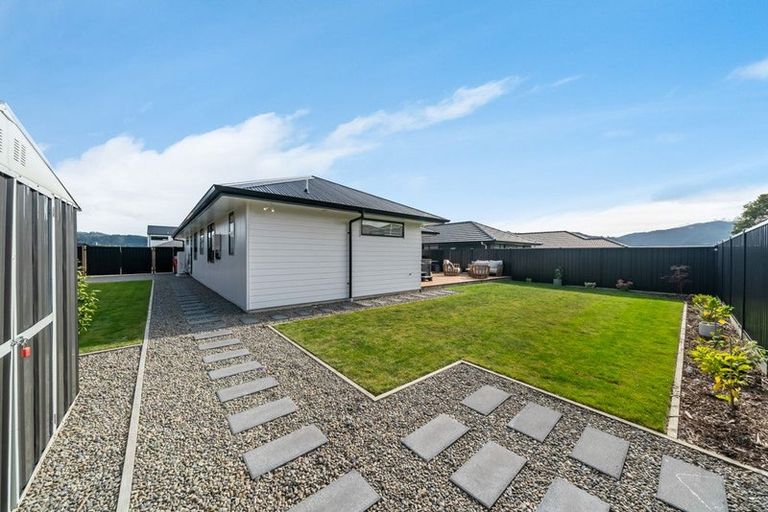 Photo of property in 117 Mawai Hakona Drive, Wallaceville, Upper Hutt, 5018