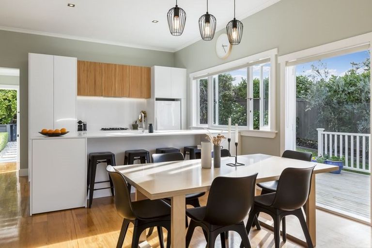 Photo of property in 13 Blacks Road, Greenhithe, Auckland, 0632