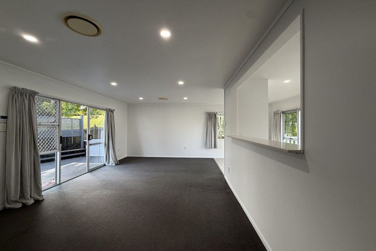 Photo of property in 27 Cedar Heights Avenue, Massey, Auckland, 0614
