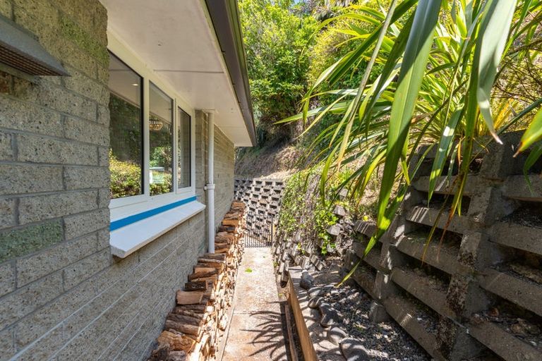 Photo of property in 20 Pinehaven Road, Pinehaven, Upper Hutt, 5019
