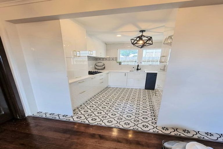 Photo of property in 27 Exminster Street, Blockhouse Bay, Auckland, 0600
