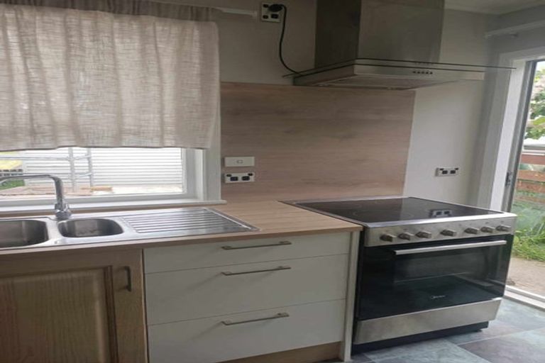 Photo of property in 44 Waverley Avenue, Glenfield, Auckland, 0629