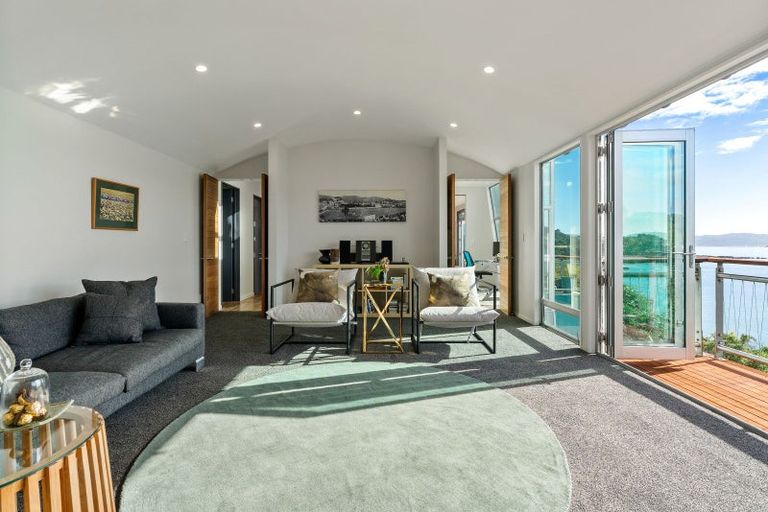 Photo of property in 365 Karaka Bay Road, Karaka Bays, Wellington, 6022