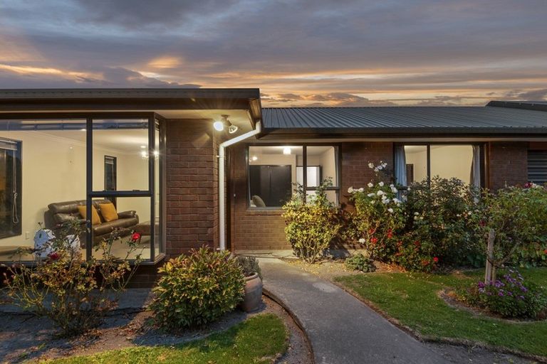 Photo of property in 9a Creese Place, Redwood, Christchurch, 8051