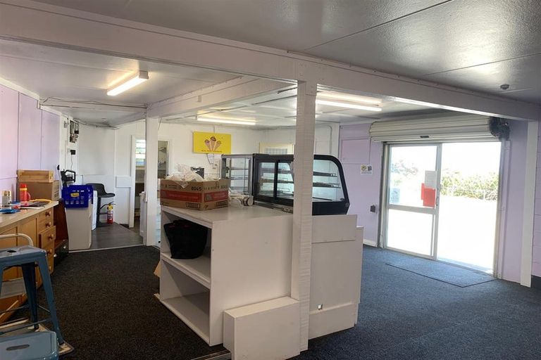 Photo of property in 77 Main South Road, Karoro, Greymouth, 7805